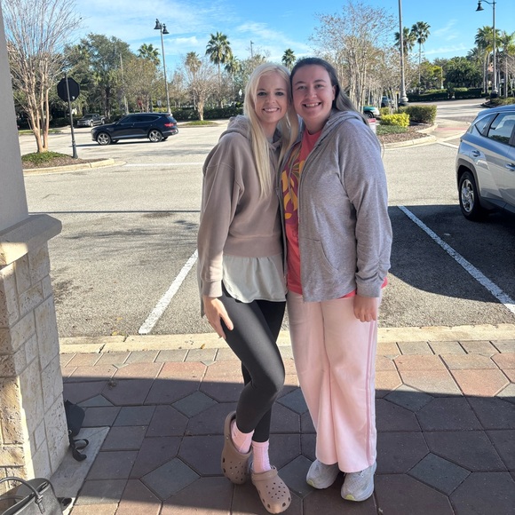 AbbyCatherine is LIVE! Share Show Happening Now! 😍🎀 - Picture 13 of 14